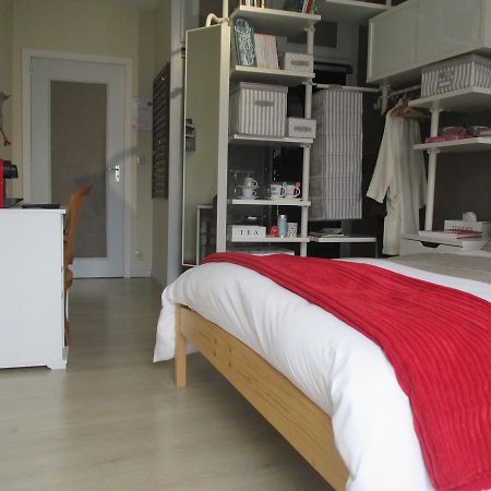 B&B La Chambre Du Ropieur Mons Bagian luar foto